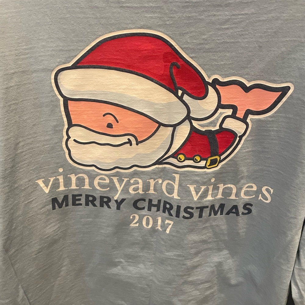 M Vineyard Vines whale Christmas shirt